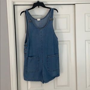 OVERALL SHORTS!!!! size small